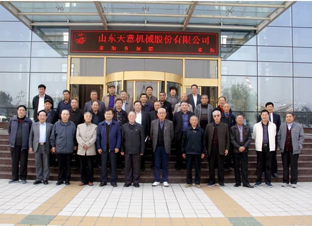 兗州區(qū)人大、政協(xié)領導蒞臨天意機械參觀考察