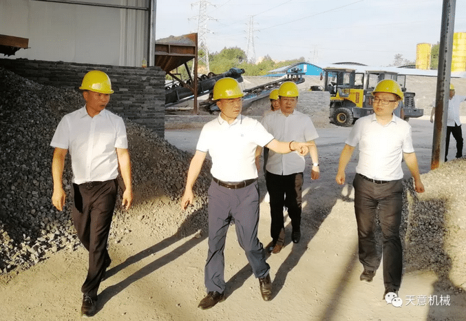 中國循環(huán)經濟墻材革新工作委員會會長暨天意機械董事長劉洪彬受邀考察調研湖南企業(yè)