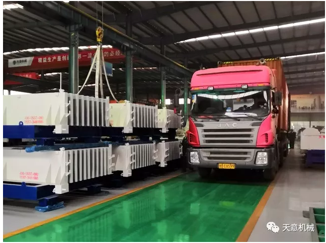 天意機(jī)械為柬埔寨客戶加工生產(chǎn)年產(chǎn)80萬平方輕質(zhì)墻板生產(chǎn)線成功裝車啟運！