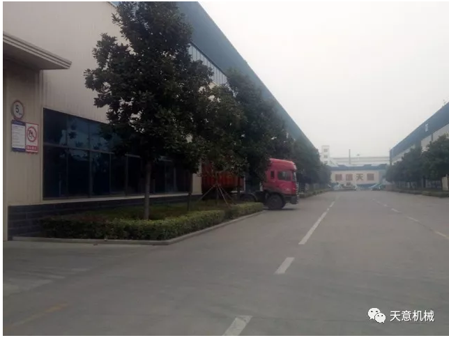 天意機(jī)械為柬埔寨客戶加工生產(chǎn)年產(chǎn)80萬平方輕質(zhì)墻板生產(chǎn)線成功裝車啟運！